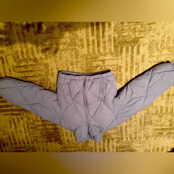 I got this puffer last year but have no worn it. It’s been never worn. - Picture 1 of 2